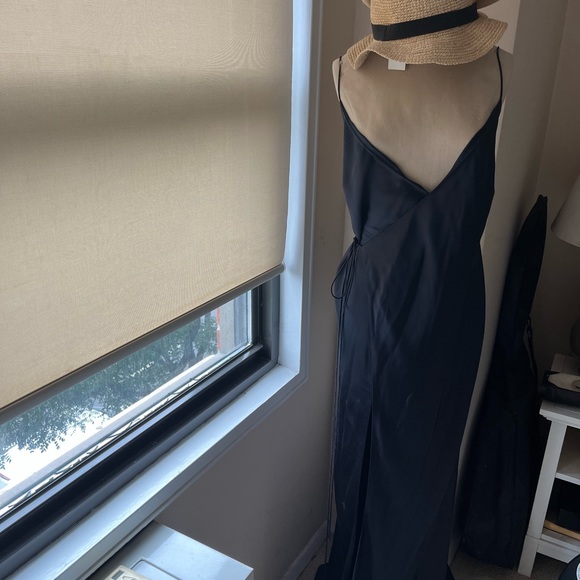 Size 2 strappy silk wrap gown - Picture 5 of 5